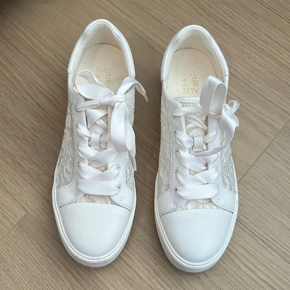 Naturalizer white lace sneakers - Picture 2 of 7